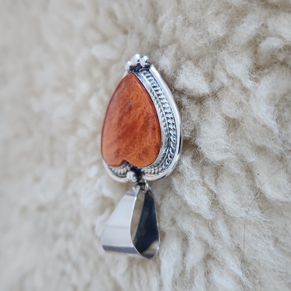 Stunning NWOT Native American Navajo Orange Spiny Oyster Heart Pendant 🧡🎁🍊 - Picture 3 of 10